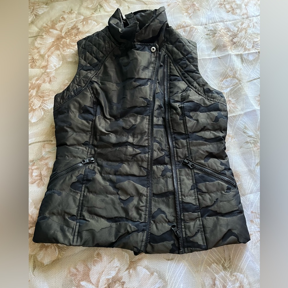 Blanc Noir Women's Black and Green Quilted Vest